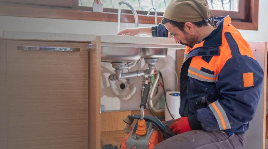 Expert burst pipe repair services in Schoenchen, KS